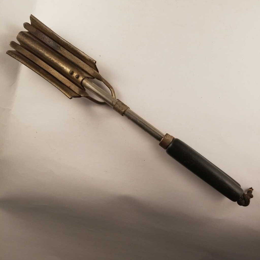 Antique Curling Iron (JAS)