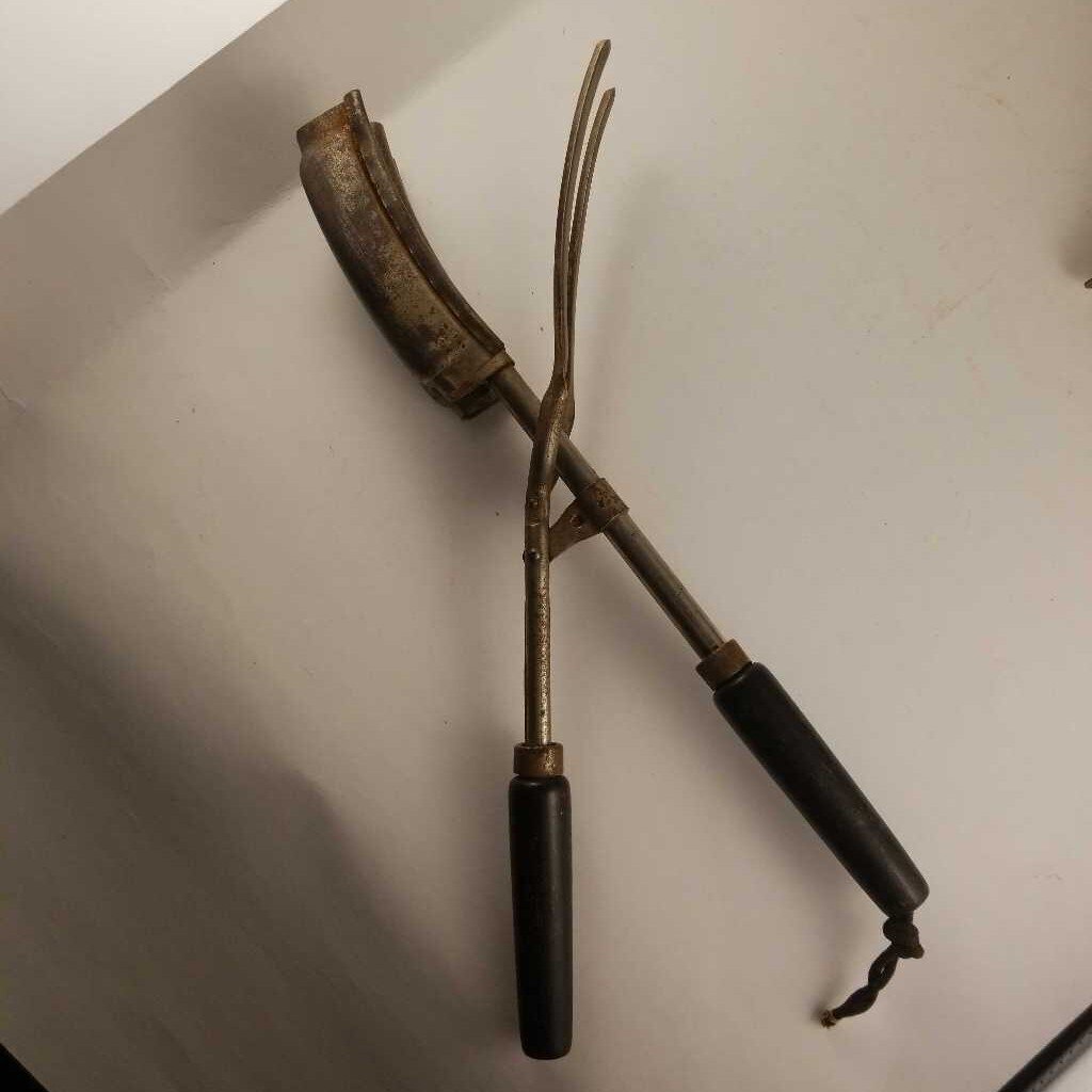 Antique Curling Iron (JAS)