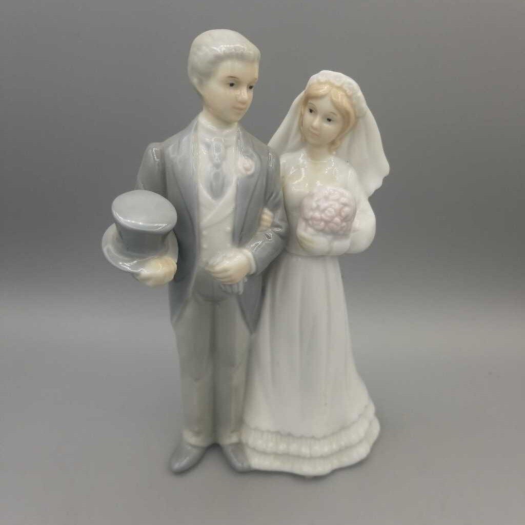 Bridal Pair "Royal Carlton" Figure, (LIND) (C577)