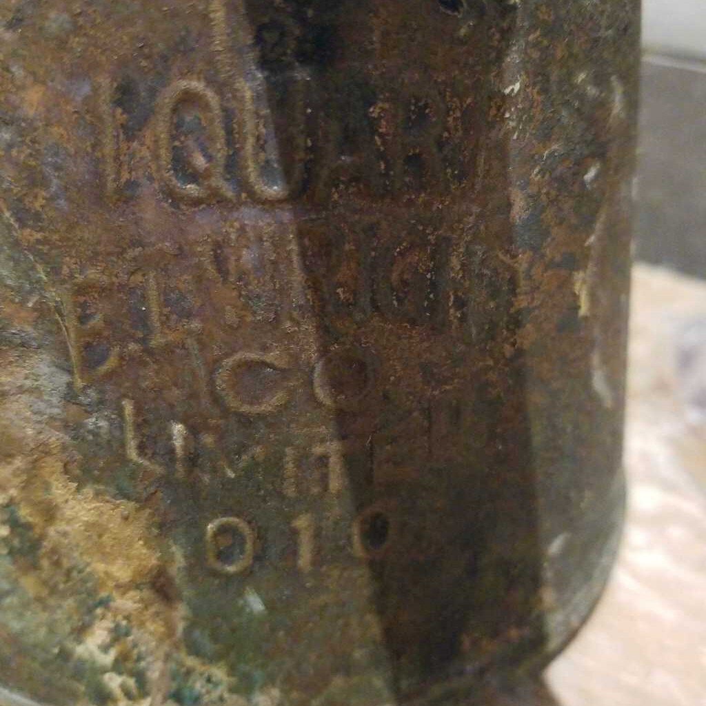 Antique Quart oil can (RHA)