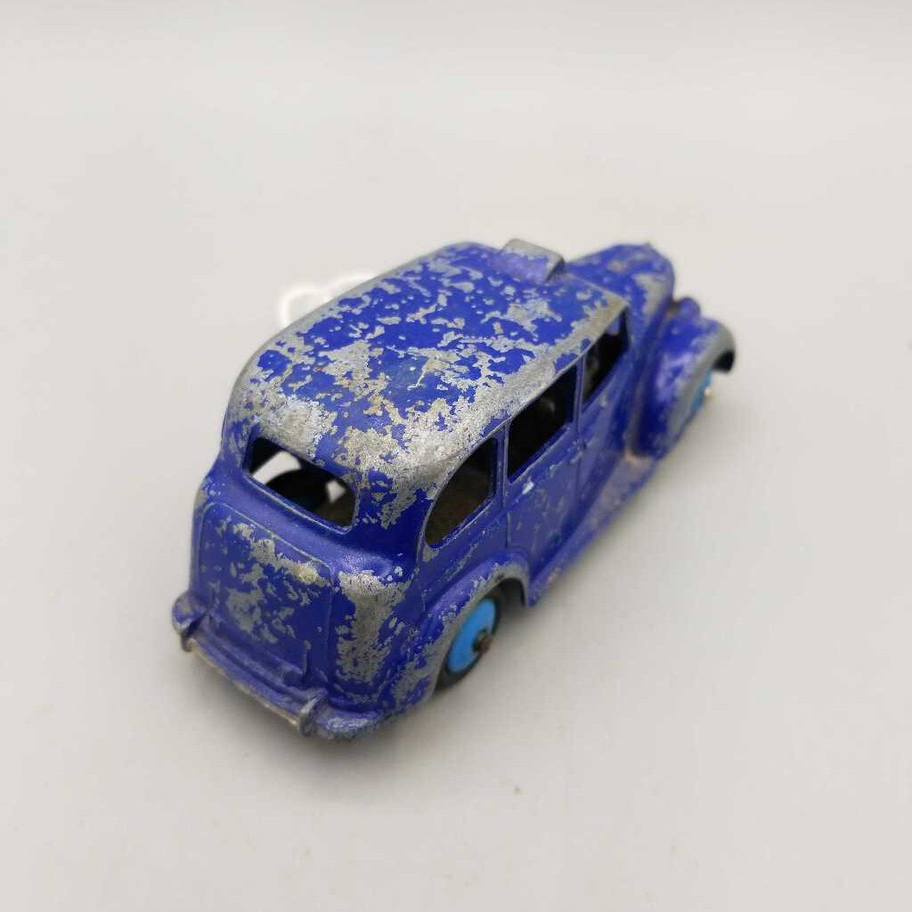 A vintage Dinky car (JH49)