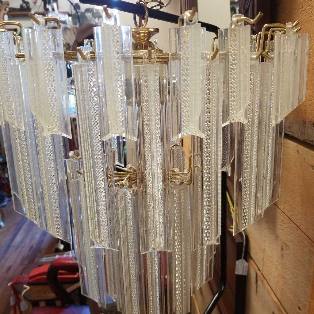 Vintage Lucite Tiered Chandelier (M2) (1496)