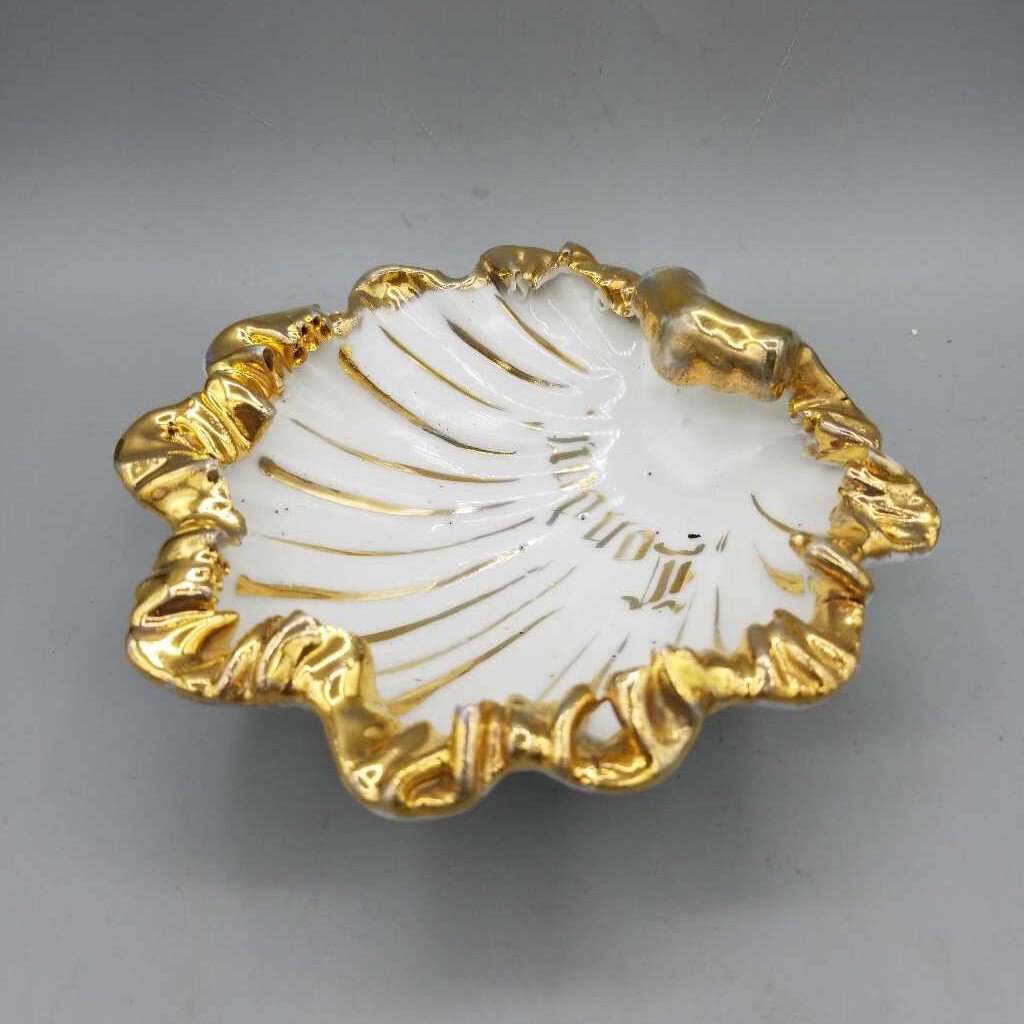 London China Shell Souvenir Item (JAS)