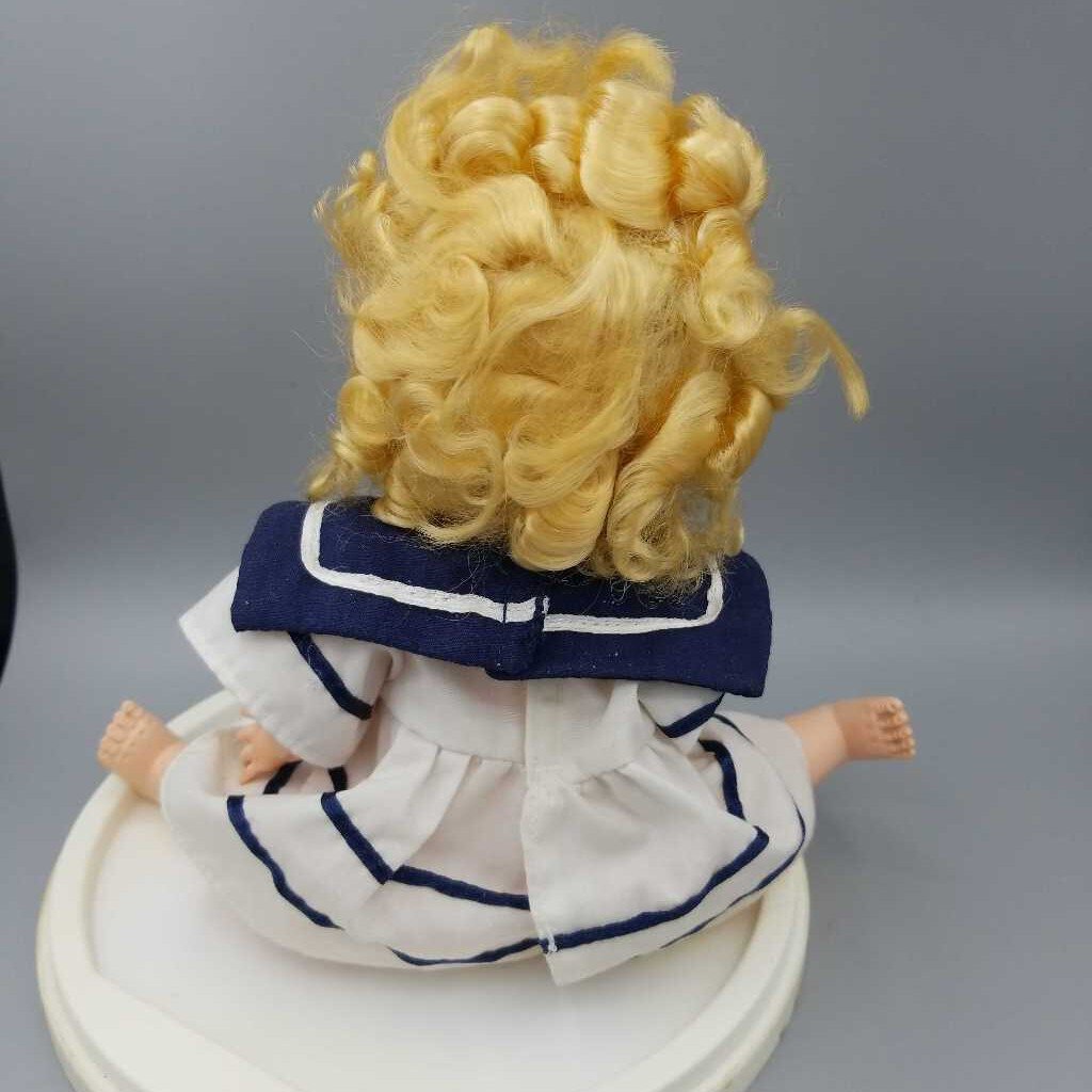 Shirley Temple Doll (Made In England) w/Dome Cover (M451) (Lind) Shirley Temple Doll (Made In England) w/Dome Cover (M451) (Lind)