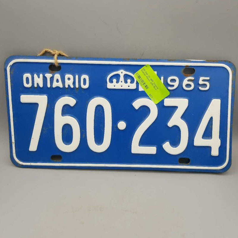 Pair Of 1965 Ontario license Plates (DR)