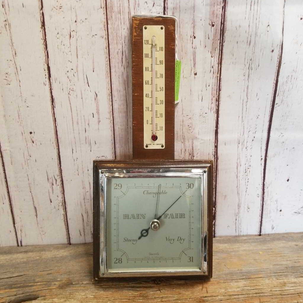 Vintage Beacon Canada Lantern (CM0551) (COL) Vintage Beacon Canada Lantern (CM0551) (COL)