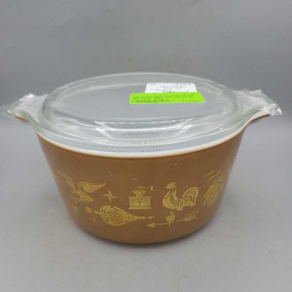 Pyrex Covered Dish "Early American"(DS) 2207