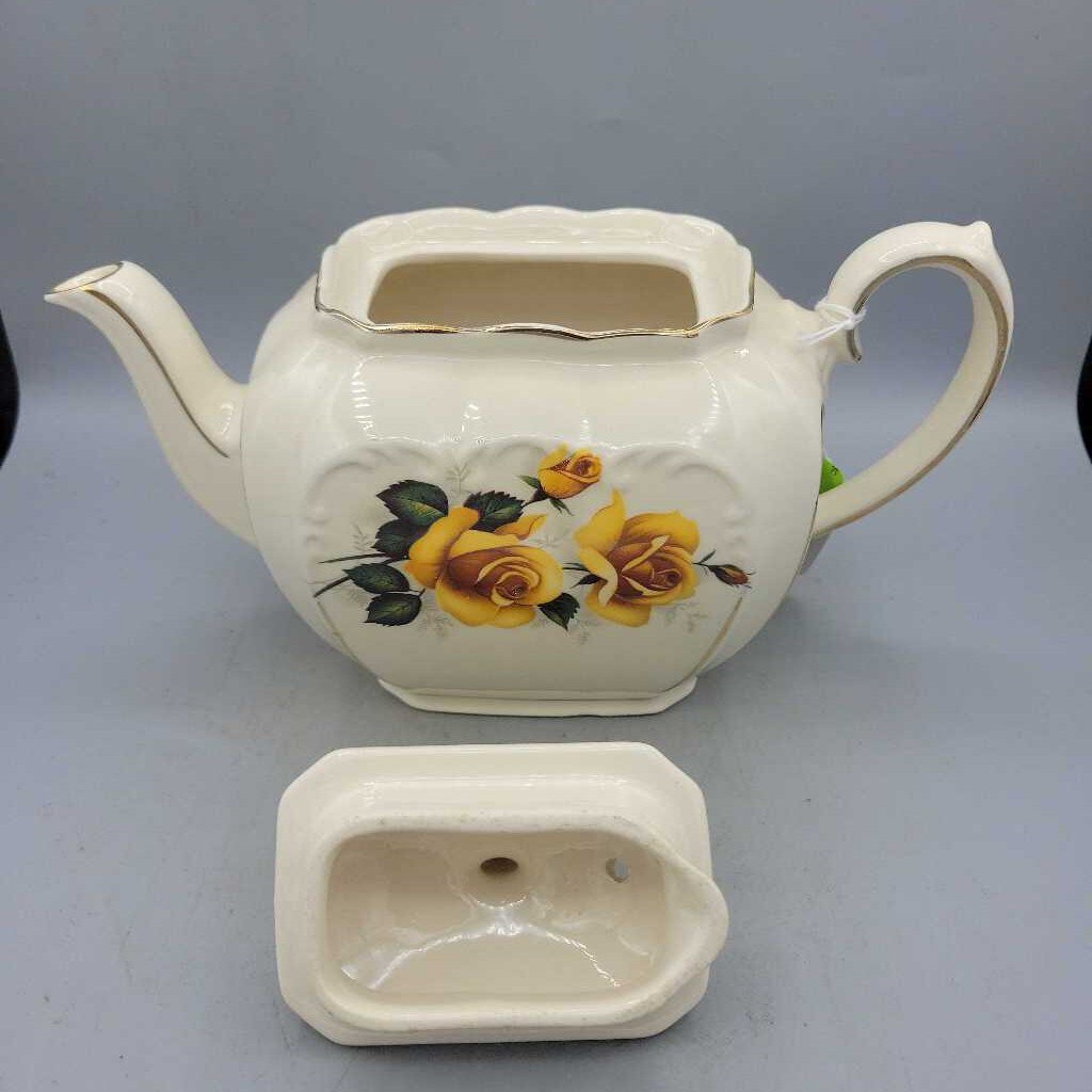 Sadler Teapot, Yellow Roses 1769