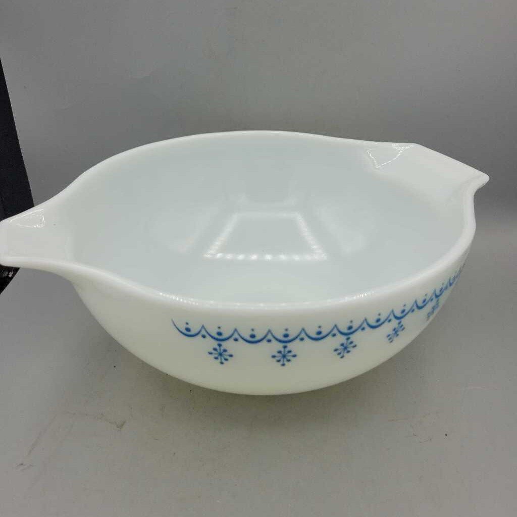 Pyrex Bowl Snowflake (TRE) #443 Pyrex Bowl Snowflake (TRE) #443