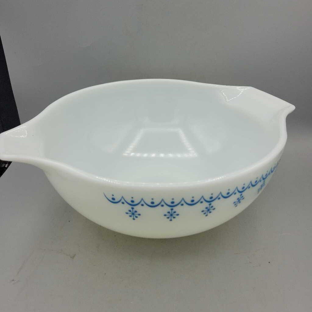 Pyrex Bowl Snowflake (TRE) #443