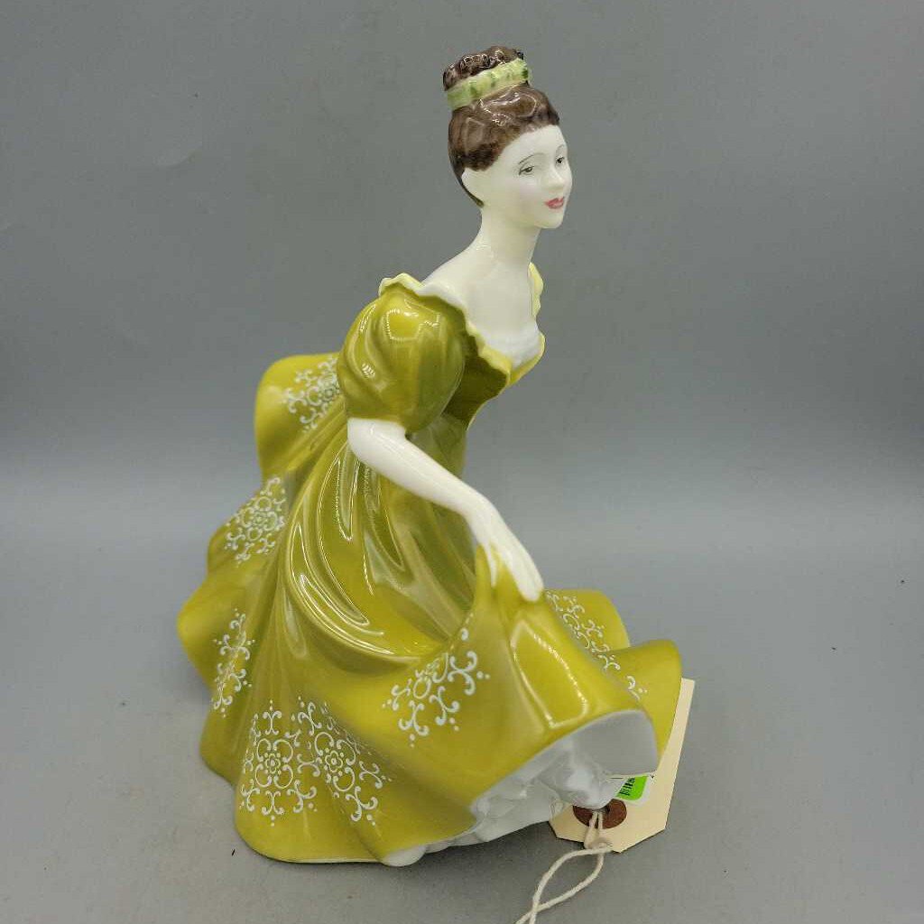 Royal Doulton HN 2392 Lynne 1970 (GEC)