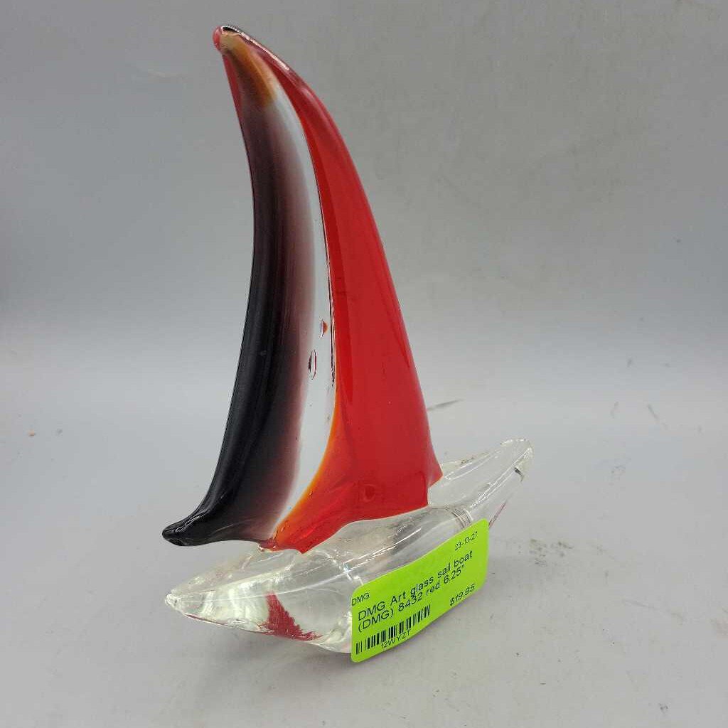 Art glass sail boat (DMG) 8432