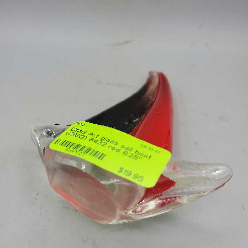 Art glass sail boat (DMG) 8432