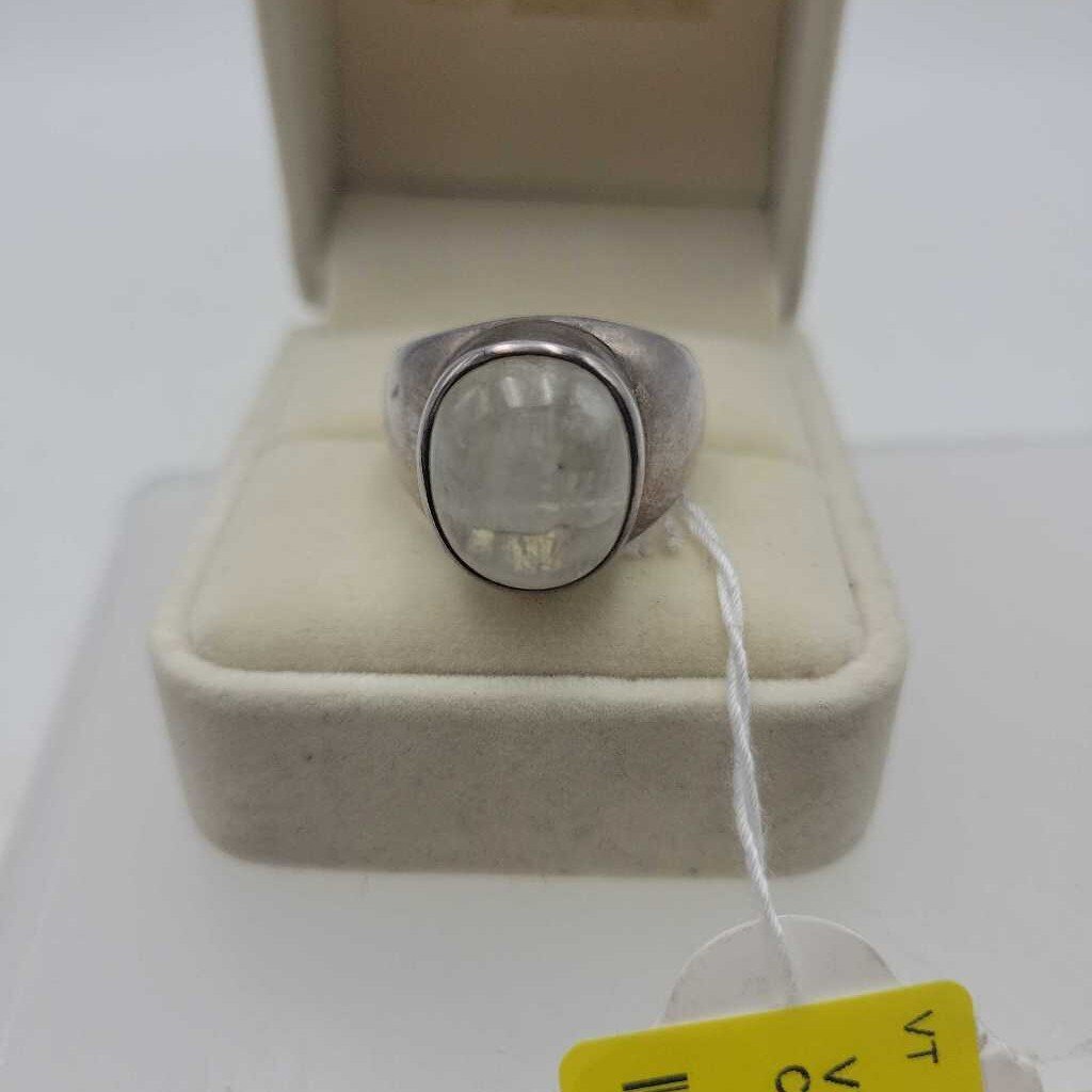 Sterling & Moonstone Cabochon Ring - VT #6703