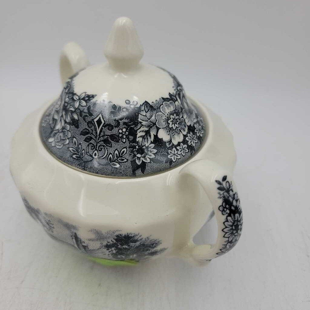 "Made in England' Sugar bowl (NUR)