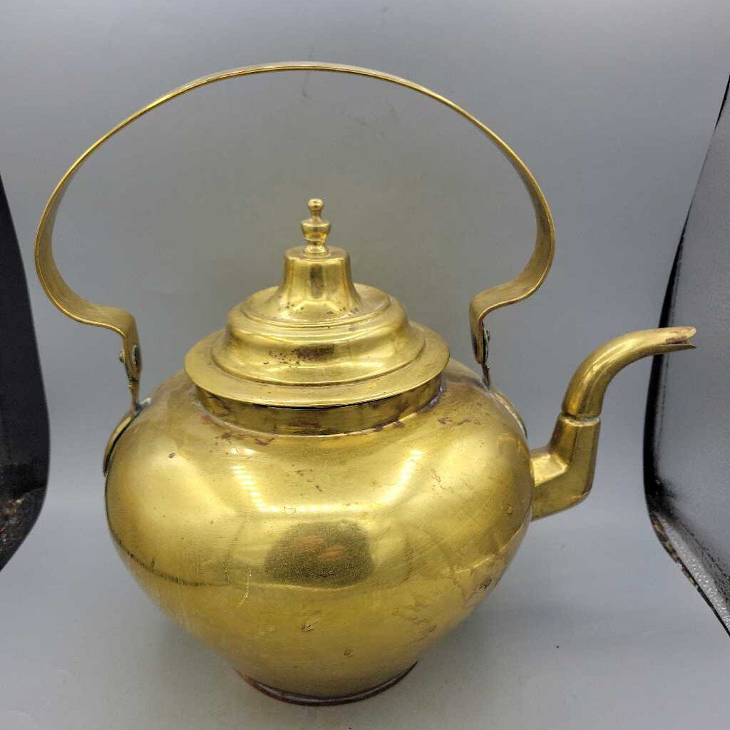 Large Antique Brass Teapot (NUR)