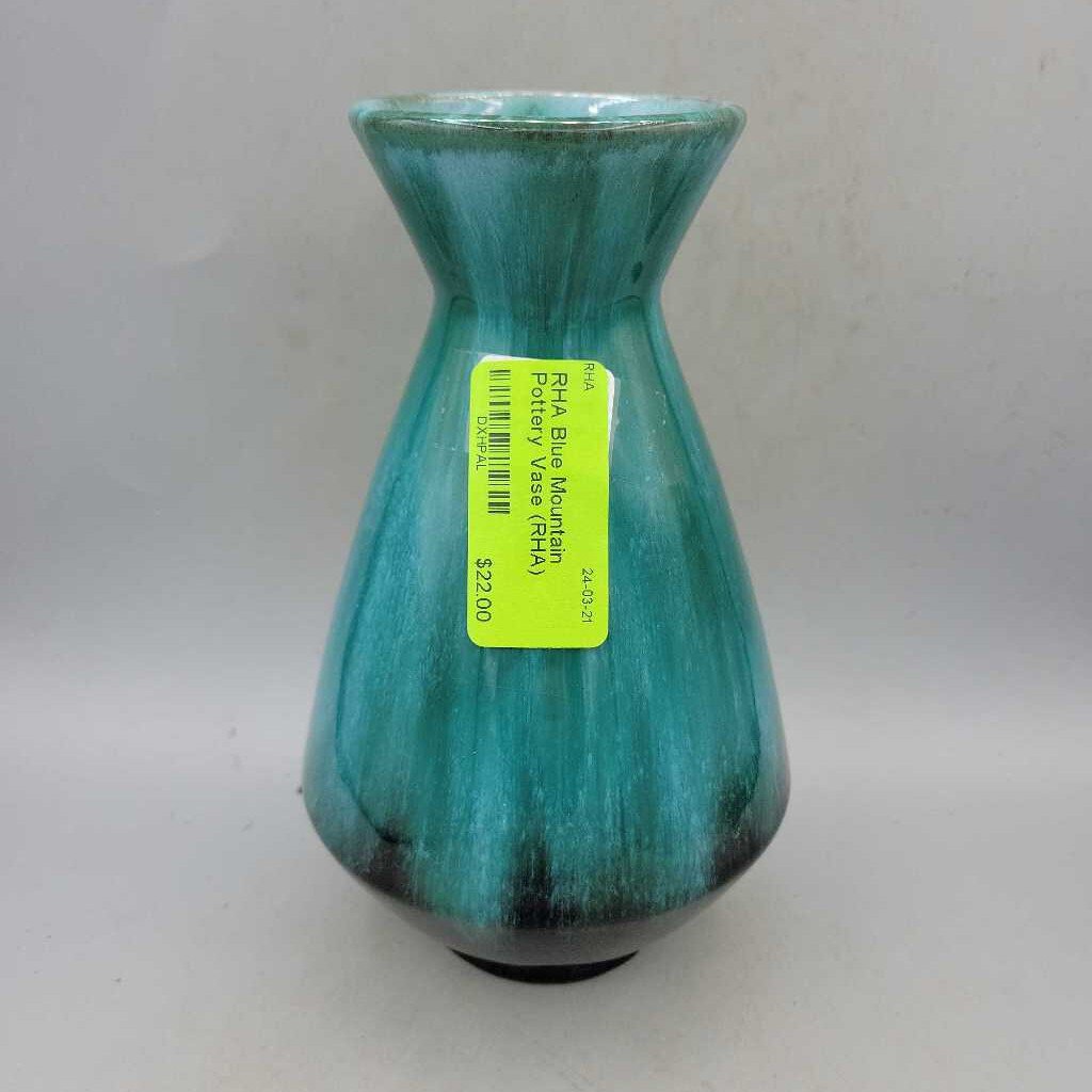 Blue Mountain Pottery Vase (RHA)