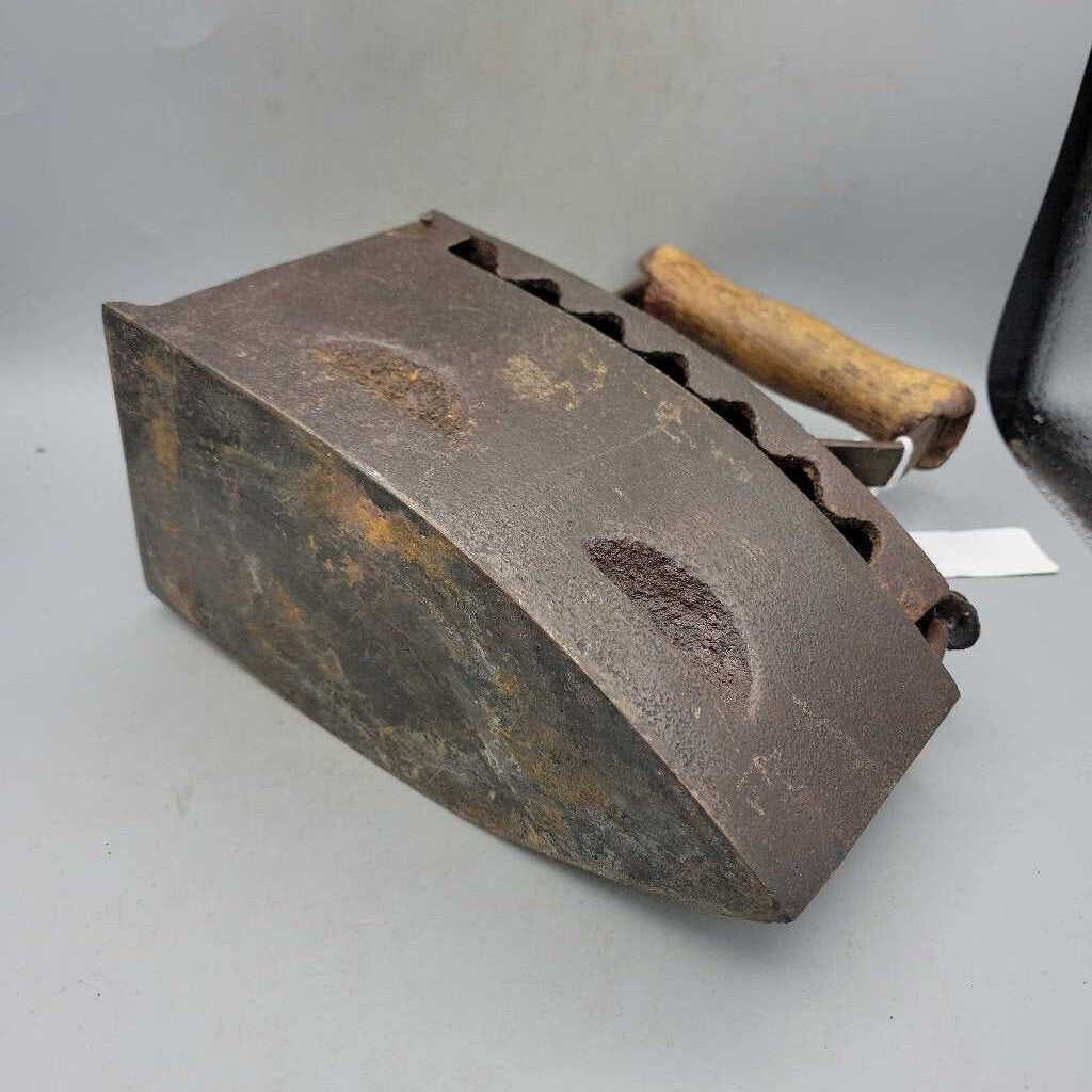 Antique Coal Heated Iron (Jef)