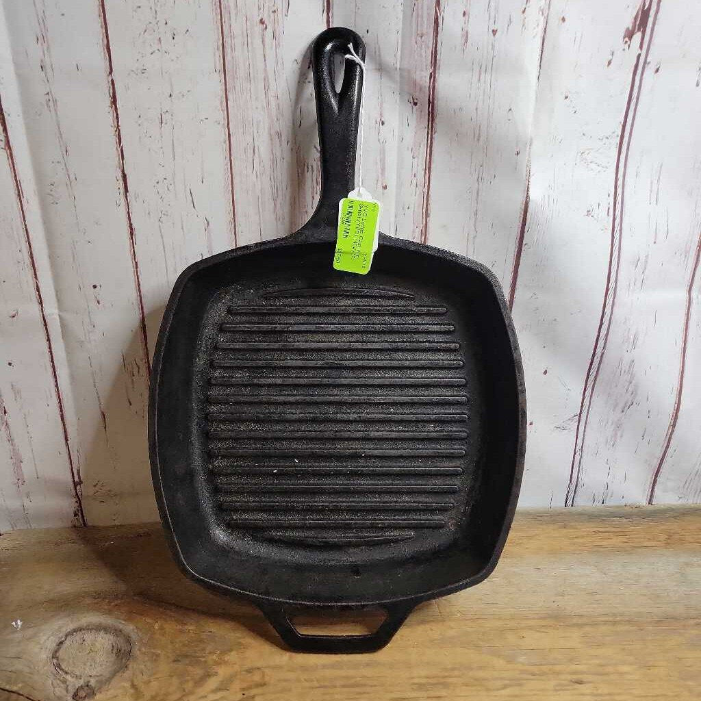 Lodge Cast Iron Skillet (YVO) (404)