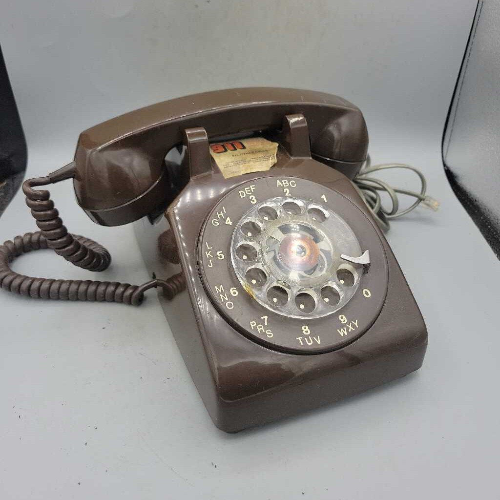 Brown Retro Telephone (SJ)