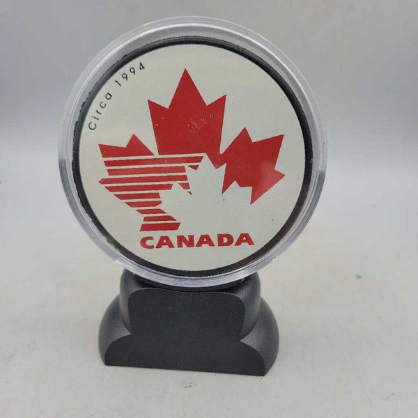 1994 Team Canada Hockey Puck in Stand (JAS) 1994 Team Canada Hockey Puck in Stand (JAS)