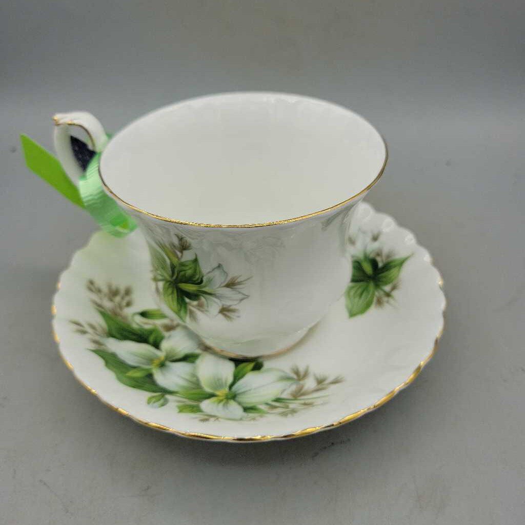 Royal Albert Cup and Saucer Trillium (TRE)