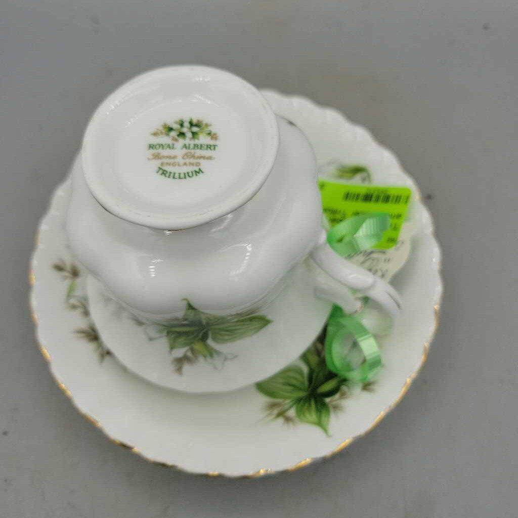 Royal Albert Cup and Saucer Trillium (TRE)