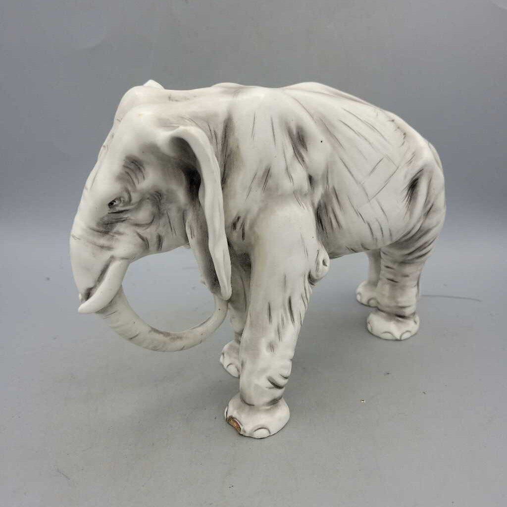 Vintage Royal Dux Porcelain Elephant as/is (YVO) (404)