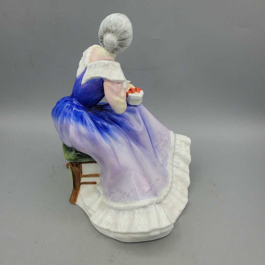 "Happy Anniversary" Royal Doulton HN 3097 (YVO) (405)