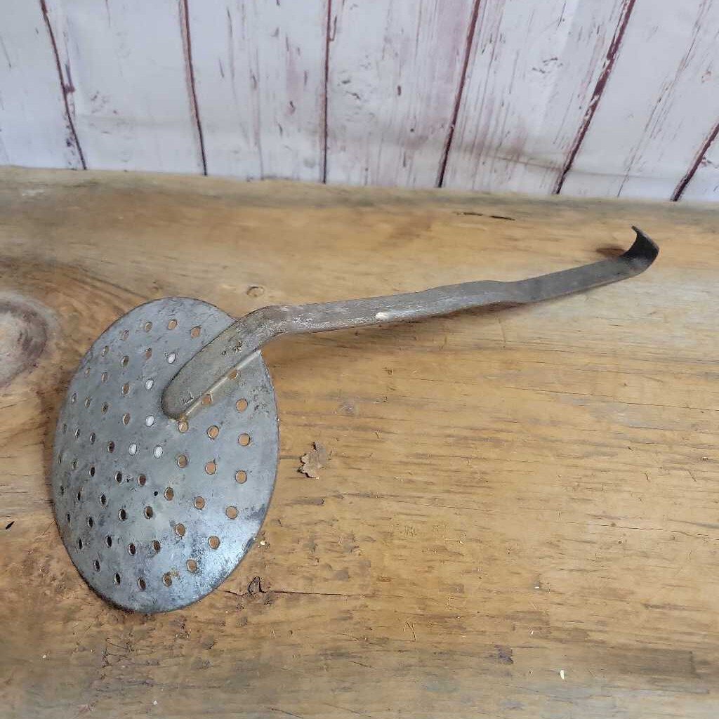 Antique metal skimmer (JAS)