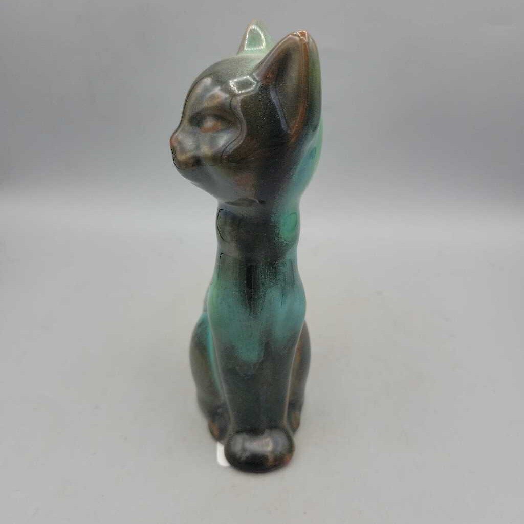 Blue Mountain Pottery Cat Gravenhurst (COL #1414)