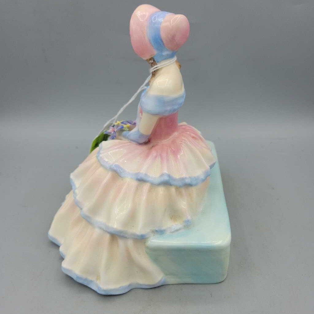 Royal Doulton "Day Dreams" HN 1431 (DEB)