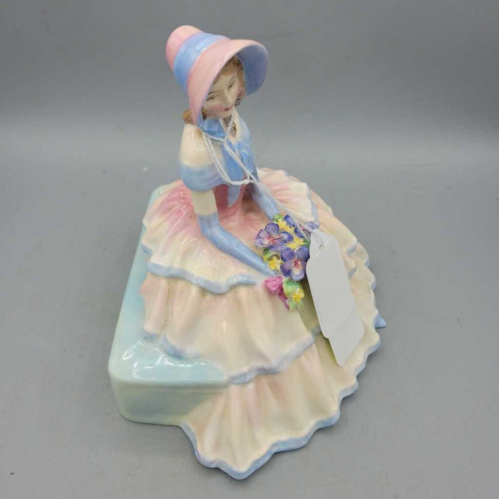 Royal Doulton "Day Dreams" HN 1731 (DEB)
