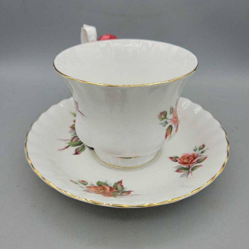 Royal albert Cup and saucer Centennial Rose(TRE)