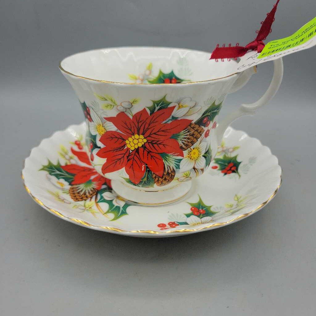 Royal albert Cup and saucer Yuletide(TRE)