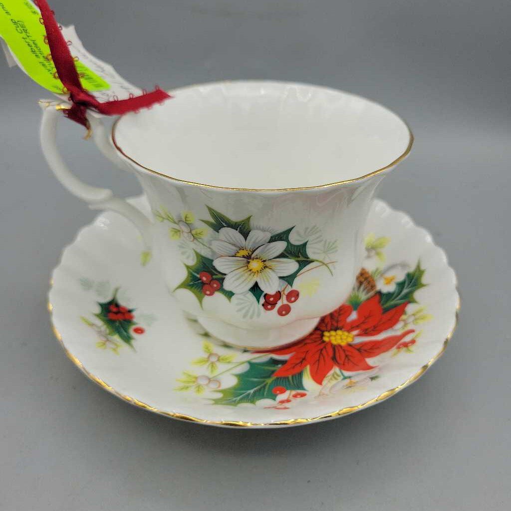 Royal albert Cup and saucer Yuletide(TRE)