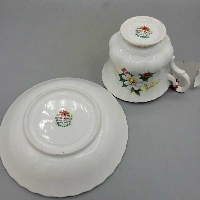 Royal albert Cup and saucer Yuletide(TRE)