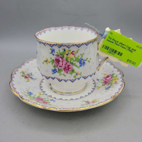 Royal albert Cup and saucer Petit Point (TRE)