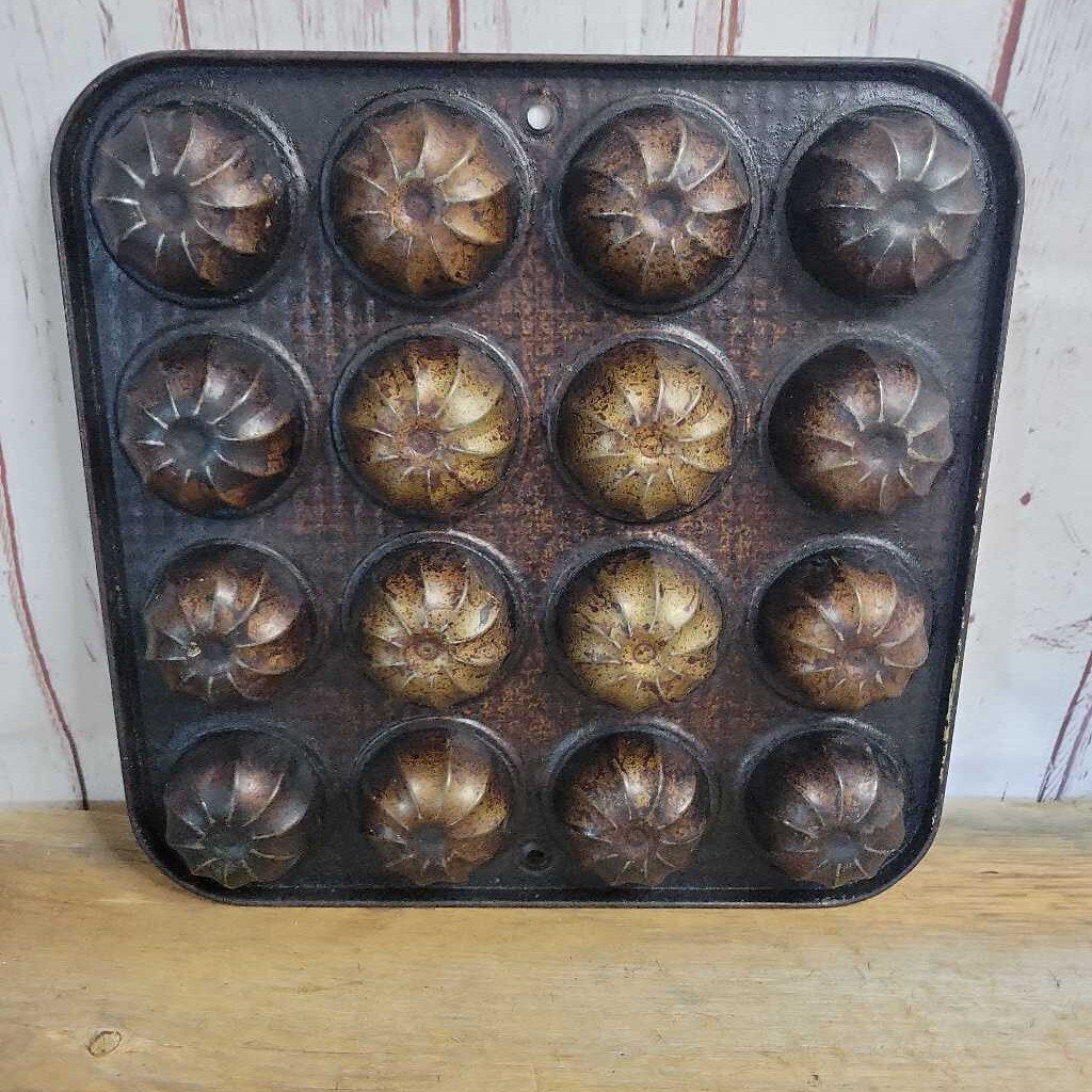 Antique Muffin Baker Tin (US2)