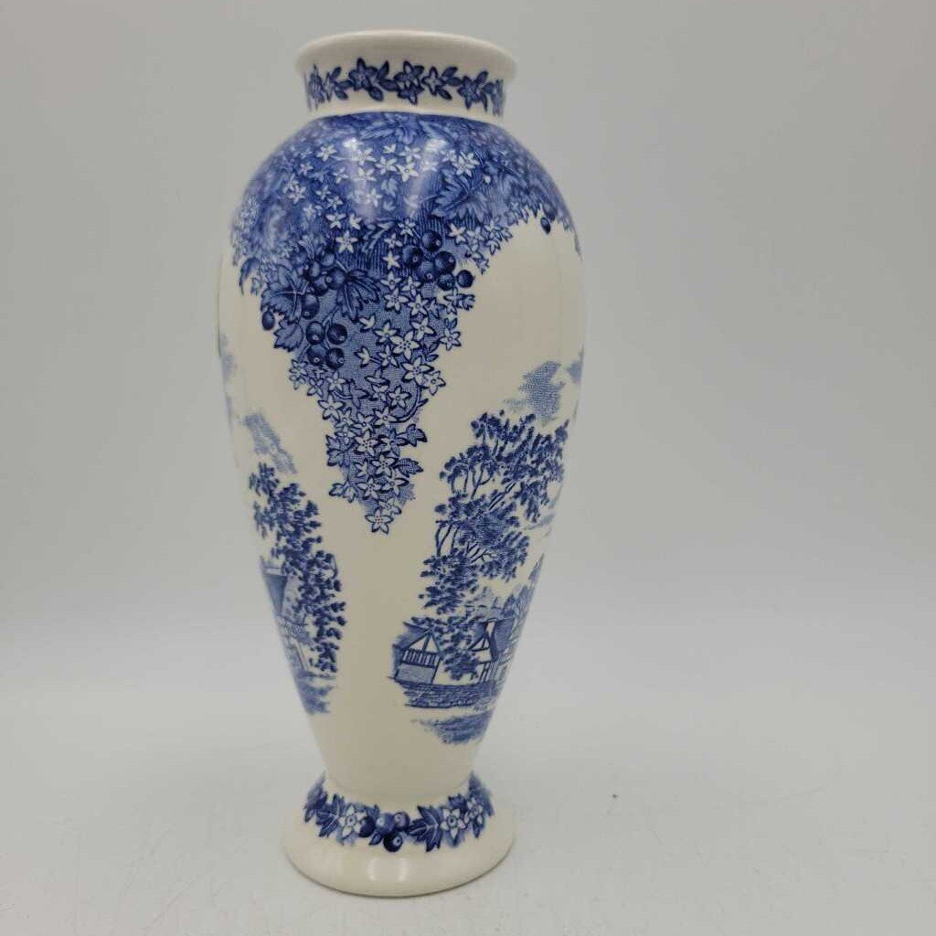 Wedgwood Romantic England Vase (CM0360)