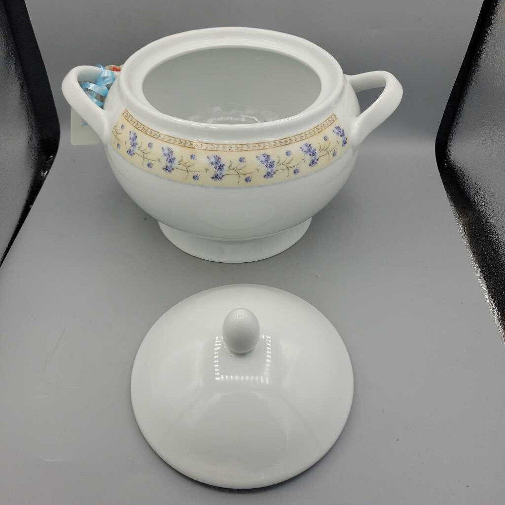 Enchanted Garden Bowl with lid (Tre)