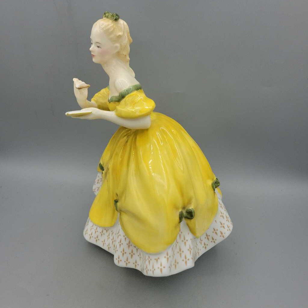 Royal Doulton "The Last Waltz" HN 2315 (YVO) 407
