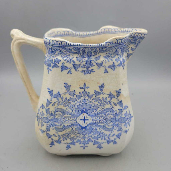 Small antique creamer blue/wht (CLV)