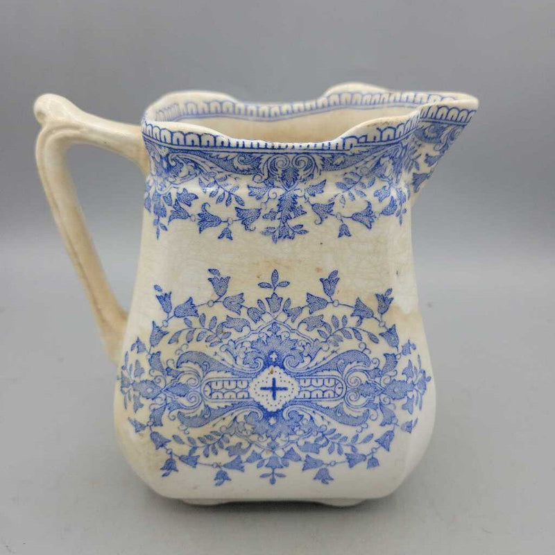 Small antique creamer blue/wht (CLV)