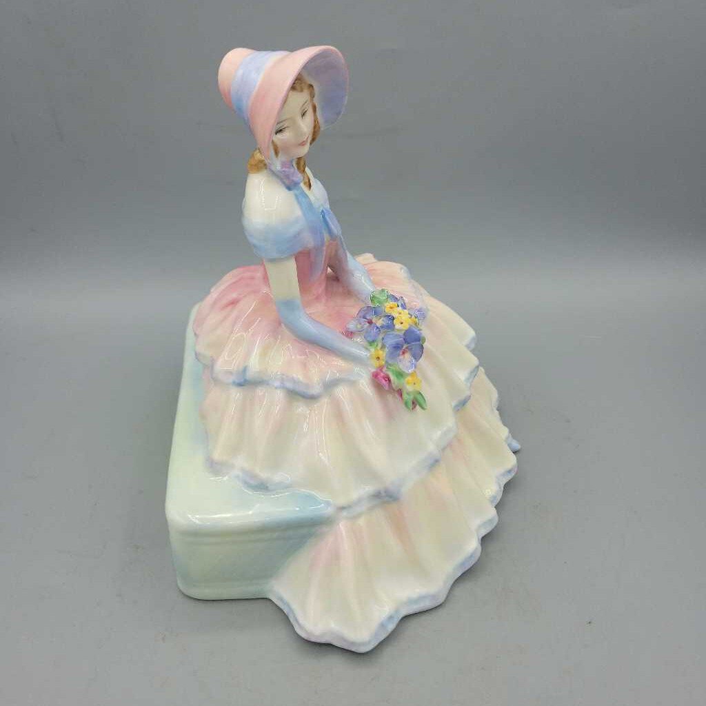 Royal Doulton "Day Dreams"HN1731 (YVO) (408)