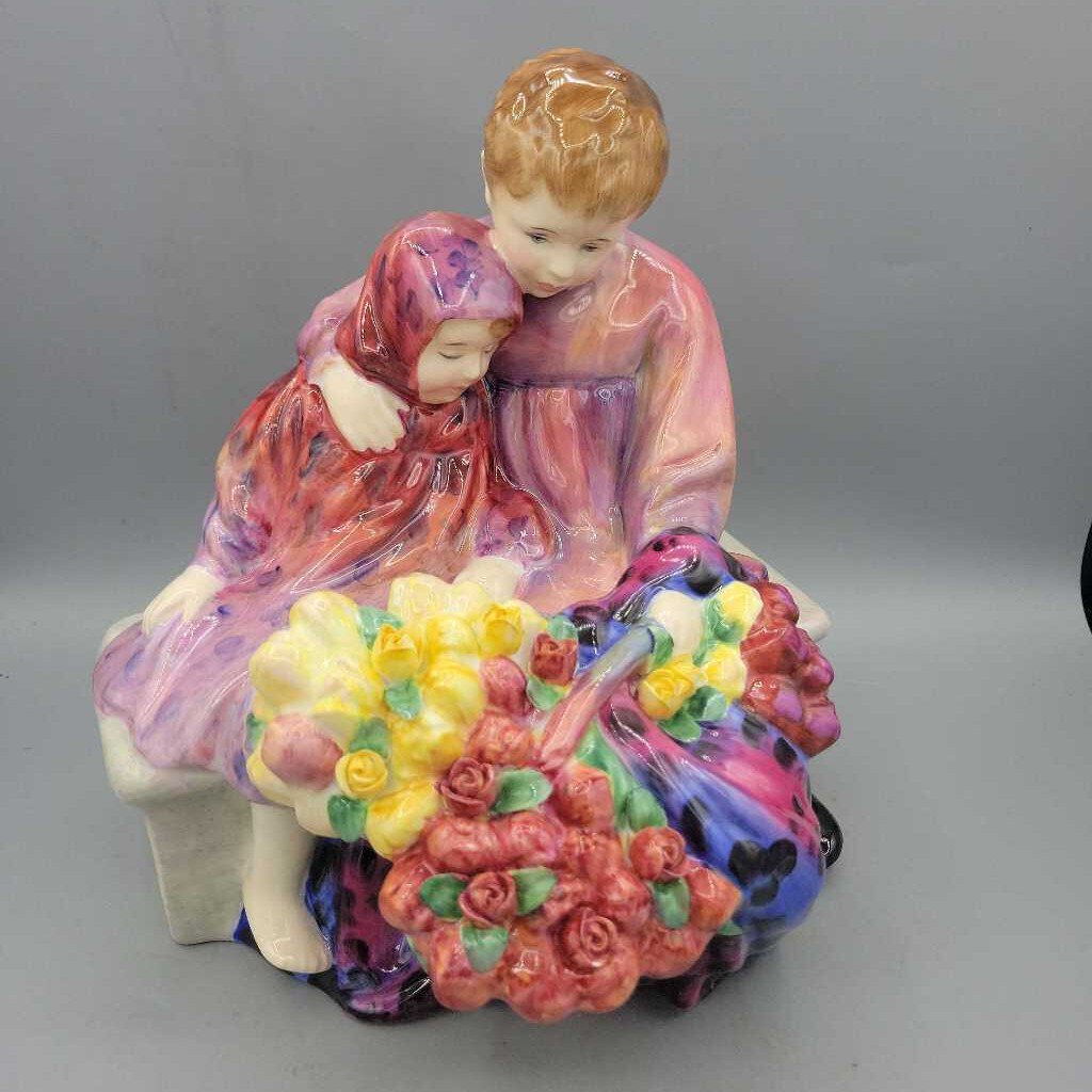 Royal Doulton "Flower Sellers Children" HN1342 (YVO) (408)