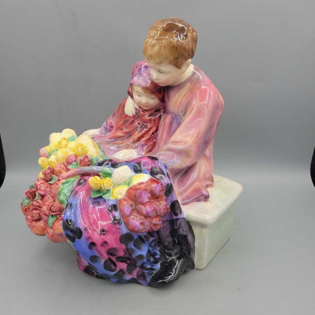 Royal Doulton "Flower Sellers Children" HN1342 (YVO) (408)