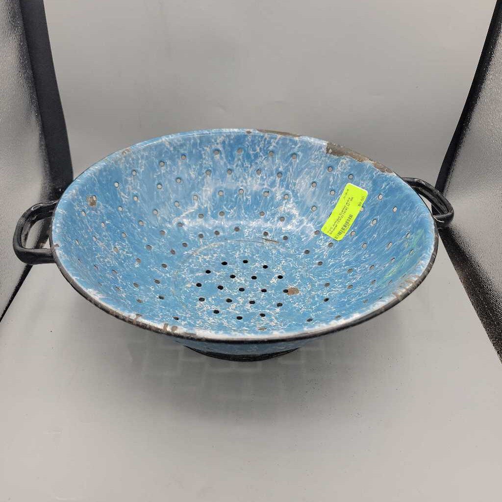 Antique Enamel ware Strainer (YVO) (408)