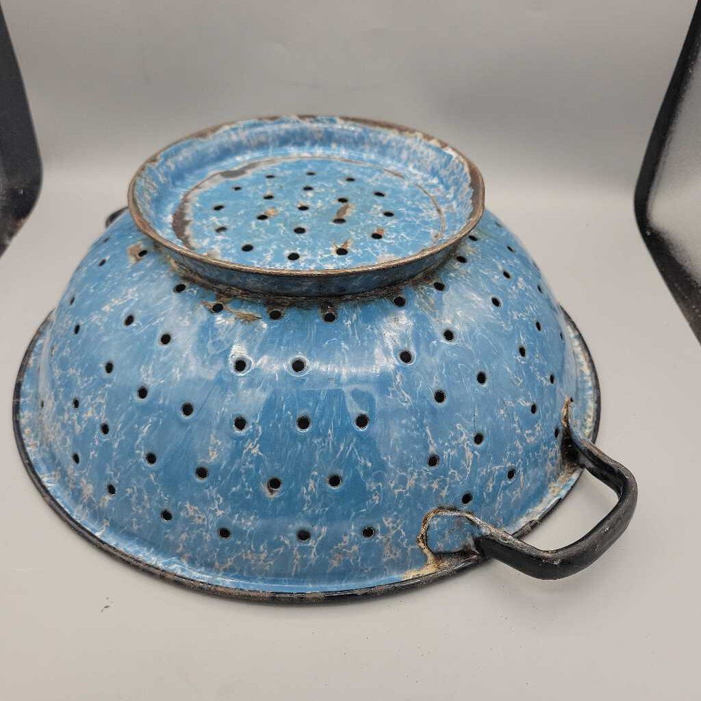 Antique Enamel ware Strainer (YVO) (408)