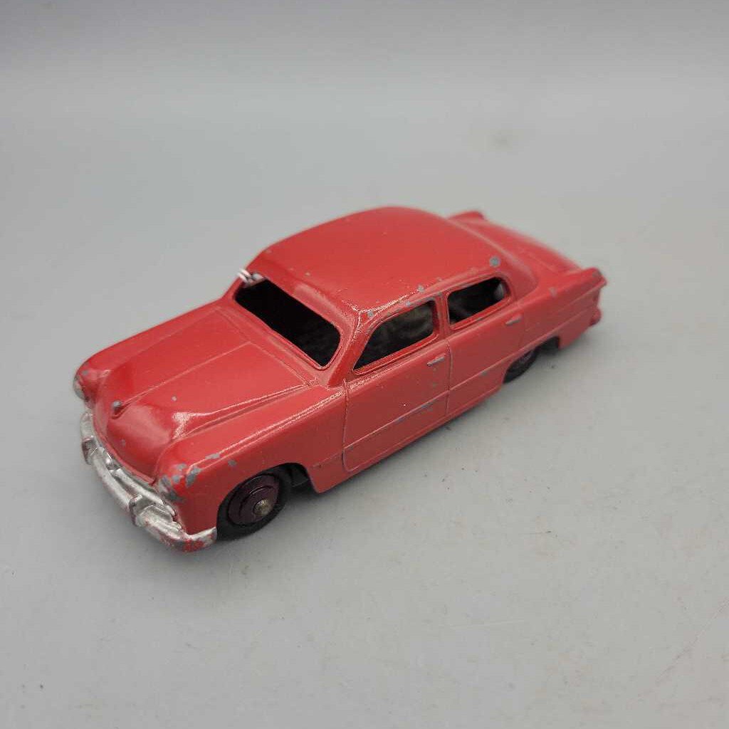 Dinky Car 1949 Ford Sedan (NS) 1799